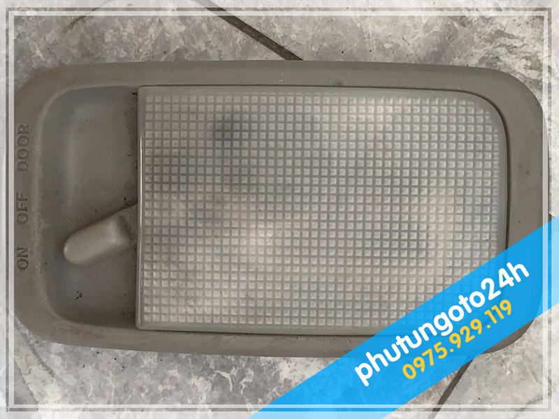 ĐÈN TRẦN SAU XE TOYOTA INNOVA - 4