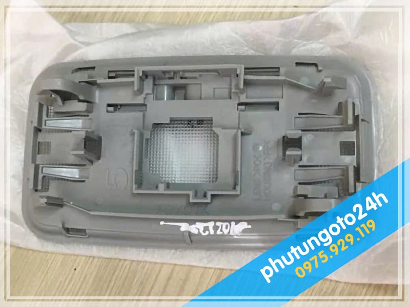 ĐÈN TRẦN SAU XE TOYOTA INNOVA - 3