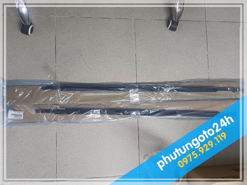 NẸP CHÂN KÍNH CỬA TRƯỚC TOYOTA INNOVA - 1